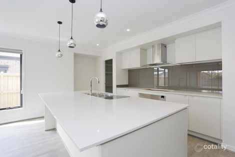 Property photo of 34 Bausch Street Berwick VIC 3806