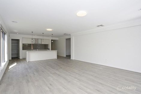 Property photo of 34 Bausch Street Berwick VIC 3806