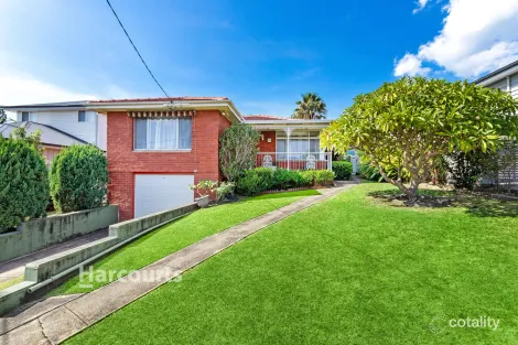 Property photo of 13 Elouera Crescent Kanahooka NSW 2530