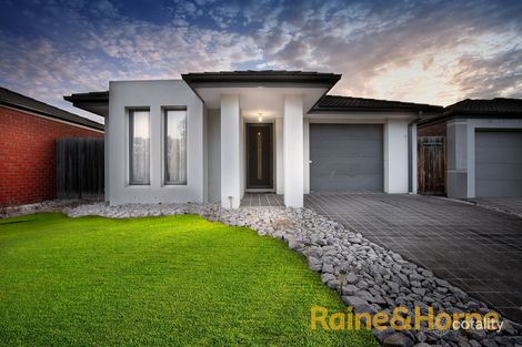 Property photo of 17 Melzak Way Berwick VIC 3806