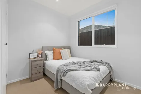 Property photo of 8 Insignia Crescent Berwick VIC 3806