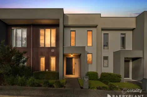 Property photo of 28 Obrien Parade Pakenham VIC 3810