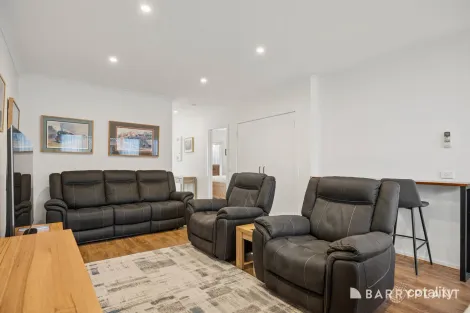 Property photo of 28 Obrien Parade Pakenham VIC 3810