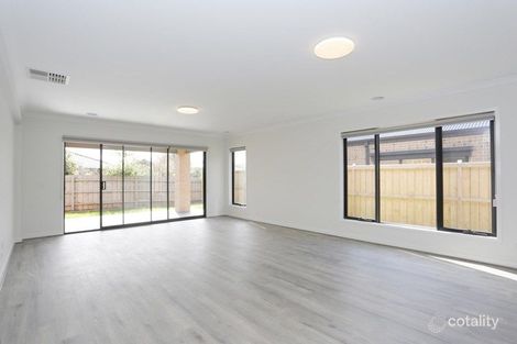 Property photo of 34 Bausch Street Berwick VIC 3806