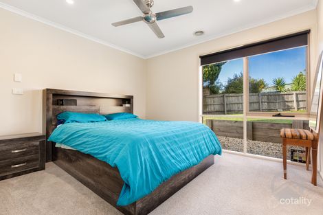 Property photo of 2 Kinta Close Berwick VIC 3806