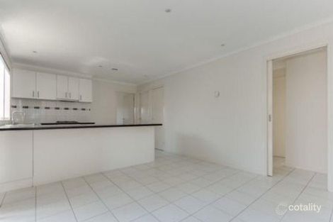 Property photo of 28 Dunferline Crescent Cranbourne VIC 3977