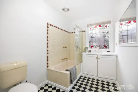 Property photo of 11 Eclipse Crescent Watsonia VIC 3087