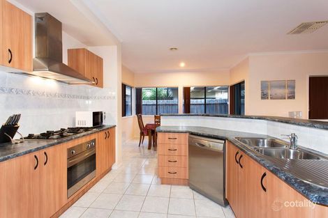 Property photo of 19 Woronora Way Taylors Hill VIC 3037