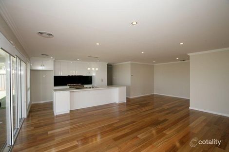 Property photo of 15 Park Place Lloyd NSW 2650