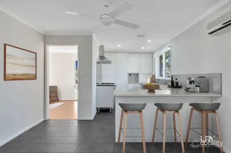 Property photo of 16 Whitley Crescent Craigieburn VIC 3064