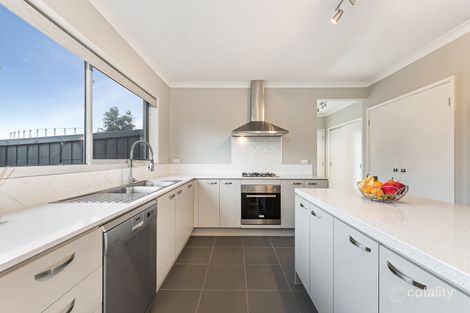 Property photo of 1 Sundew Avenue Cranbourne East VIC 3977
