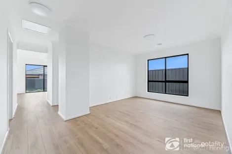 Property photo of 20 Nightfall Avenue Clyde North VIC 3978