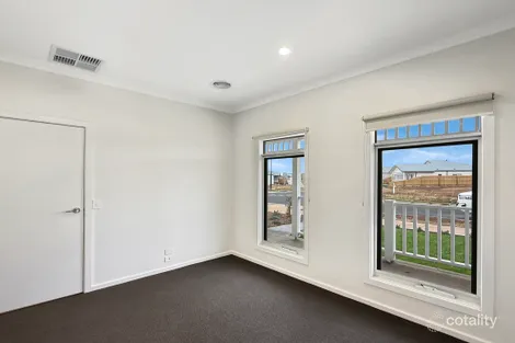 Property photo of 10 Kurdweechee Road Eynesbury VIC 3338