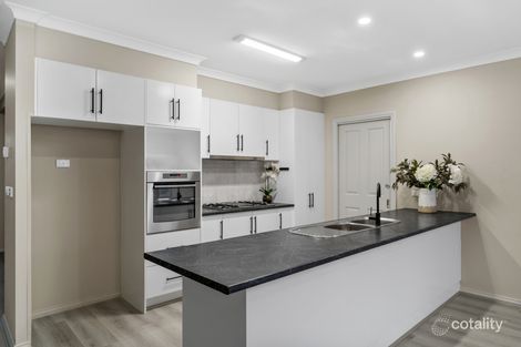 Property photo of 17 Massie Circuit Sunbury VIC 3429