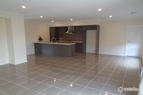 Property photo of 34 Ravenhurst Circuit Cranbourne North VIC 3977