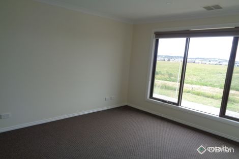 Property photo of 34 Ravenhurst Circuit Cranbourne North VIC 3977