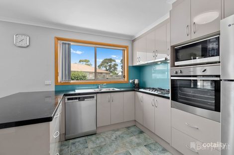 Property photo of 2 Capri Court Pakenham VIC 3810