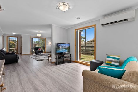 Property photo of 2 Capri Court Pakenham VIC 3810