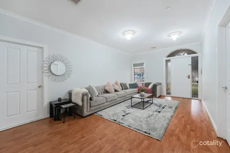 Property photo of 17 Hayfield Road Roxburgh Park VIC 3064