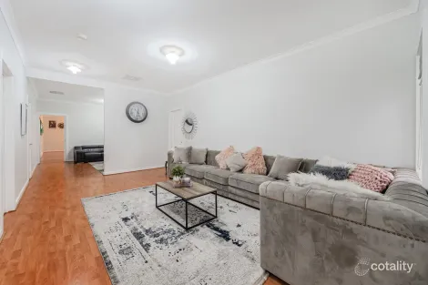 Property photo of 17 Hayfield Road Roxburgh Park VIC 3064