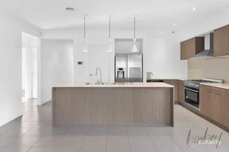Property photo of 30 Albion Crescent Mickleham VIC 3064