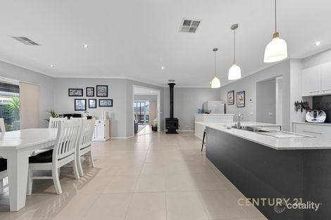 Property photo of 4 Sidney Nolan Place Pakenham VIC 3810