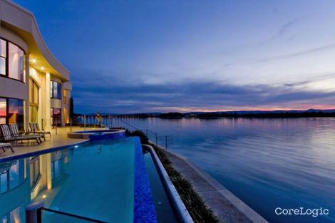 Property photo of 19 Queen Anne Court Paradise Point QLD 4216