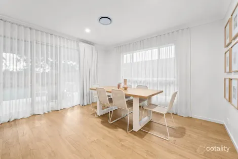 Property photo of 8 Alloway Close Pallara QLD 4110