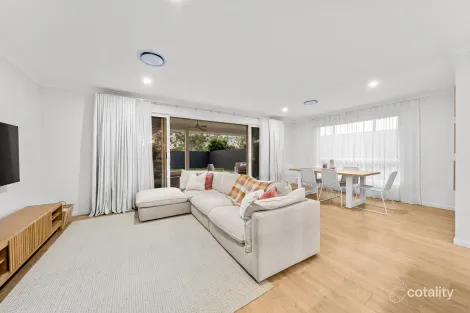 Property photo of 8 Alloway Close Pallara QLD 4110