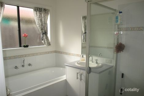 Property photo of 37 Taplan Crescent Cranbourne West VIC 3977