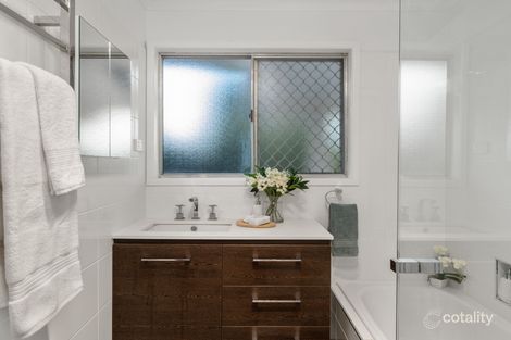 Property photo of 60 Pareena Crescent Mansfield QLD 4122