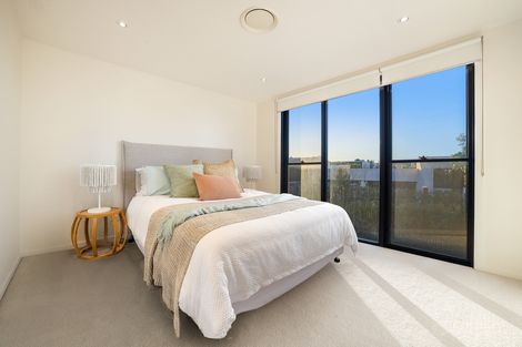 Property photo of 30 Theatre Drive Benowa QLD 4217