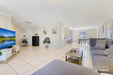Property photo of 2/2 Minimbah Close Hillvue NSW 2340