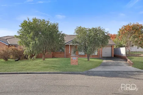Property photo of 2/2 Minimbah Close Hillvue NSW 2340