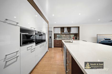 Property photo of 11 Freshfields Drive Cranbourne North VIC 3977