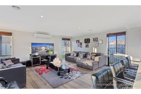 Property photo of 52 Edenbrook Circuit Pakenham VIC 3810