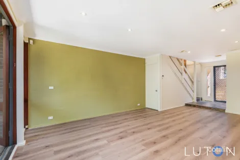 Property photo of 8 Barnet Close Phillip ACT 2606