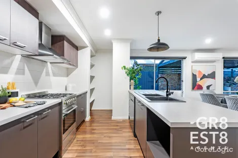 Property photo of 31 Ranfurlie Boulevard Cranbourne West VIC 3977