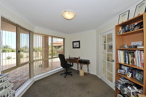 Property photo of 8 Quadrant Rise Halls Head WA 6210