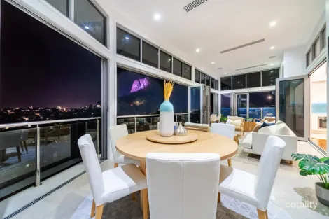 Property photo of 18 Toorak Place Castle Hill QLD 4810