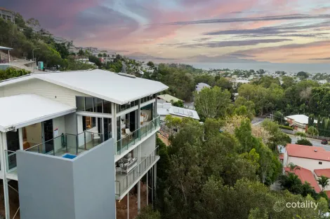 Property photo of 18 Toorak Place Castle Hill QLD 4810
