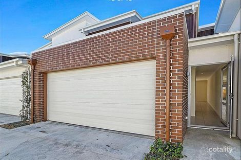 8/2 Waters Cl, Hope Island, QLD 4212