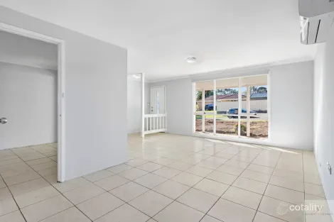 Property photo of 26 Hamlet Crescent Rosemeadow NSW 2560