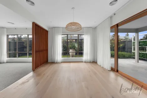 Property photo of 29 Rosehill Boulevard Mickleham VIC 3064