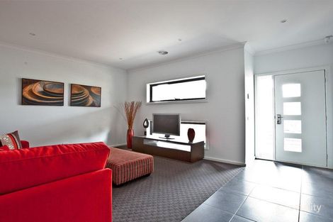 Property photo of 11 Davenport Crescent Cranbourne West VIC 3977