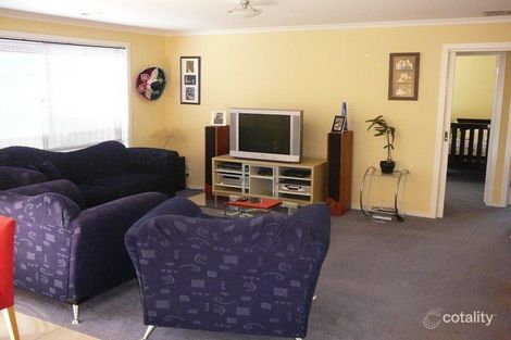 5 Clarendon Wynd, Caroline Springs, VIC 3023