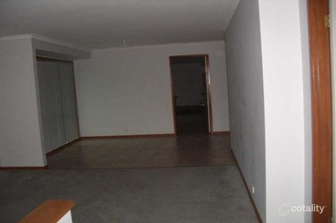 Property photo of 3 Stradbroke Drive St Albans VIC 3021