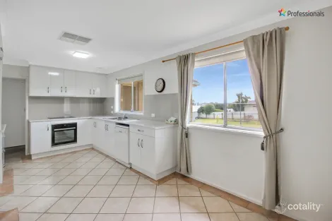 Property photo of 3 Quambi Place Mount Austin NSW 2650