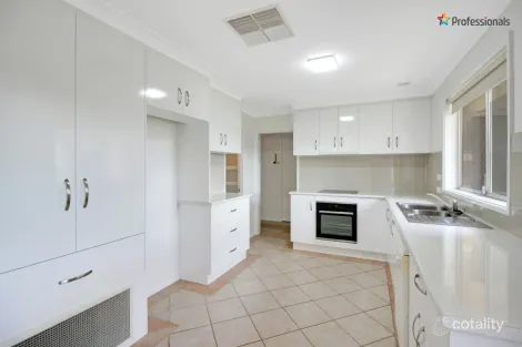 Property photo of 3 Quambi Place Mount Austin NSW 2650