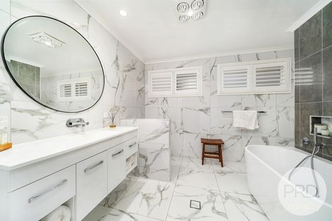 35 Churchill Ave, Kooringal, NSW 2650